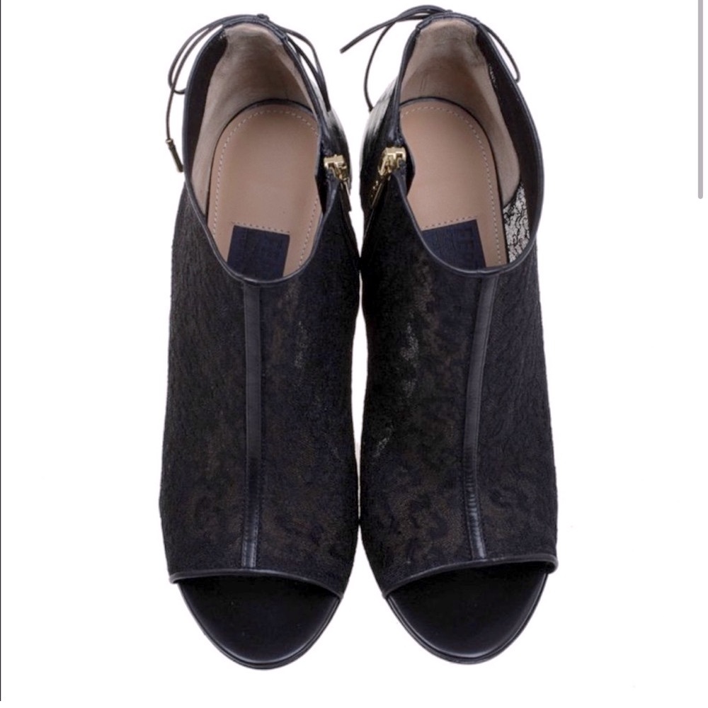 Salvatore Ferragamo Lace Shoe Booties 9 - Picture 3 of 8